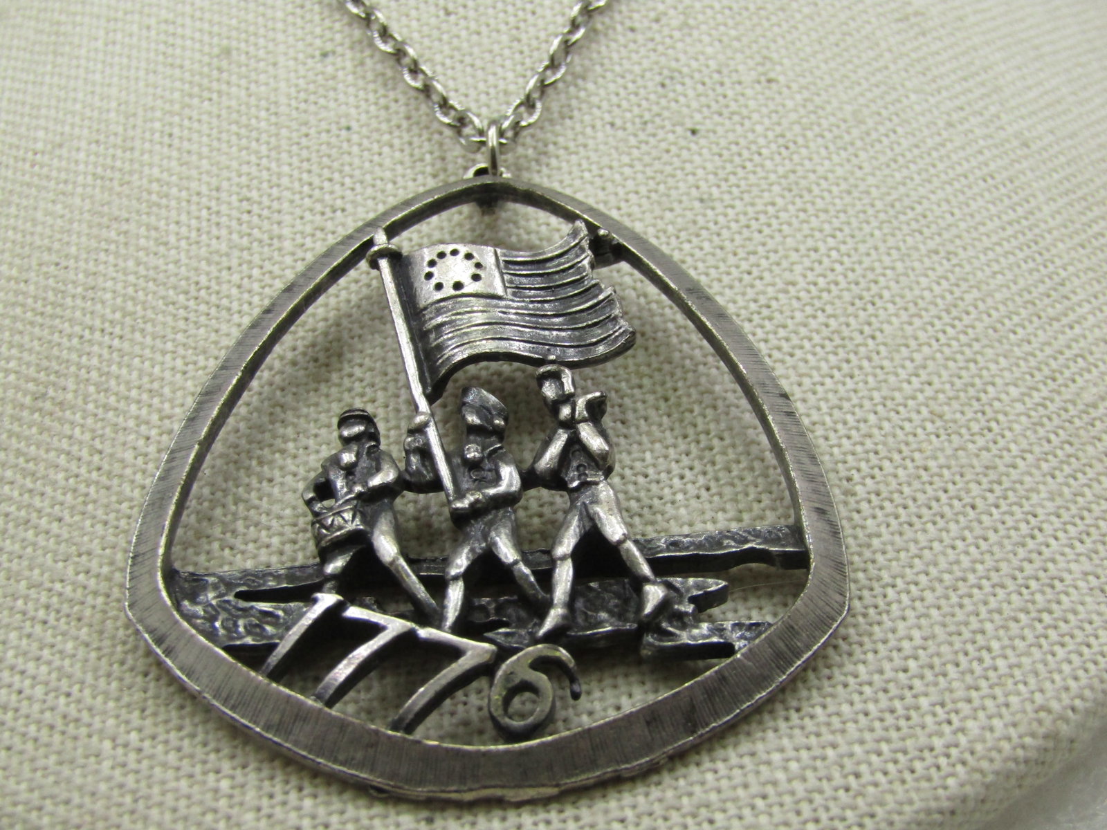 Vintage Bicentennial Drummer & Fifer Flag Necklace, 1776, Silver Tone, 24" - 2