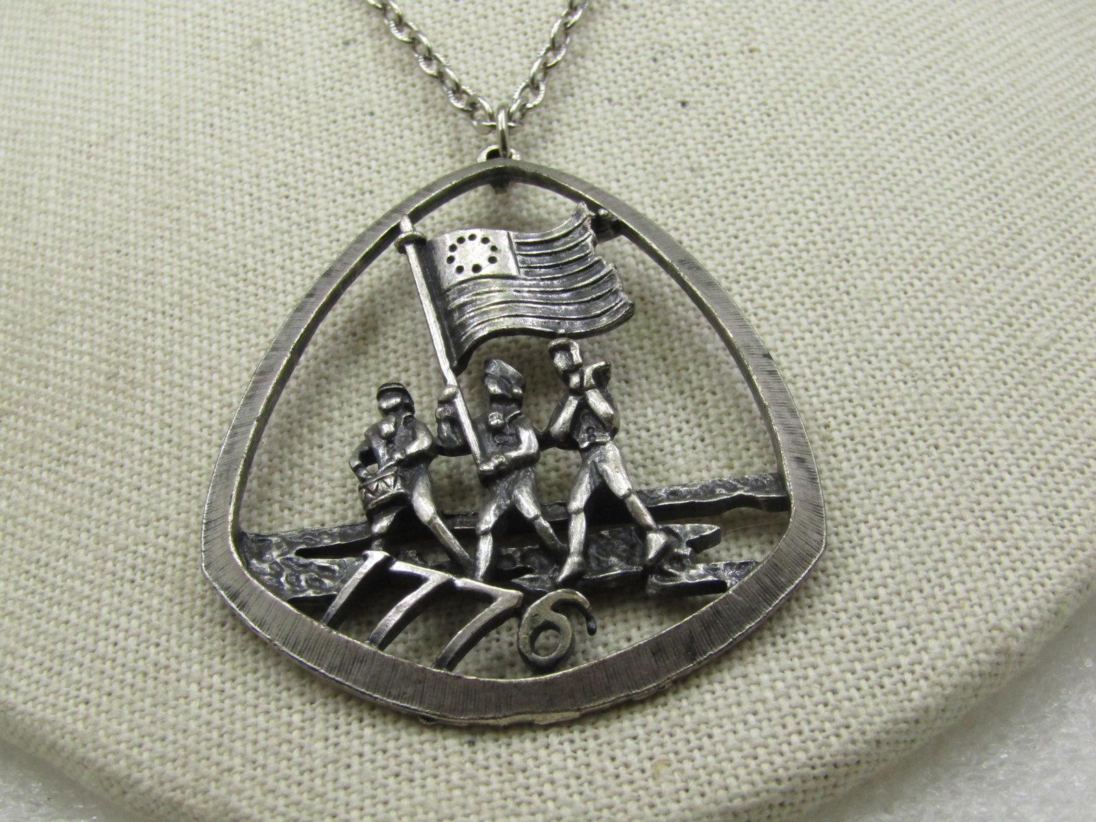 Vintage Bicentennial Drummer & Fifer Flag Necklace, 1776, Silver Tone, 24" - 3
