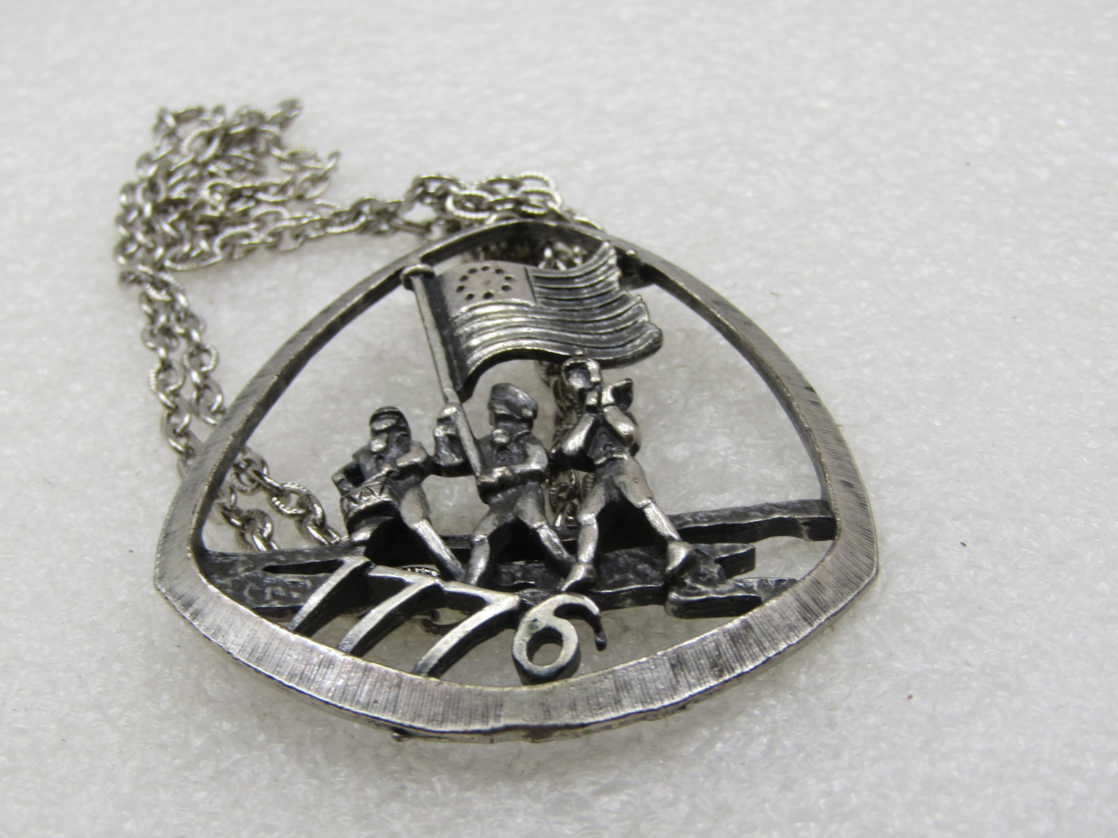 Vintage Bicentennial Drummer & Fifer Flag Necklace, 1776, Silver Tone, 24" - 5