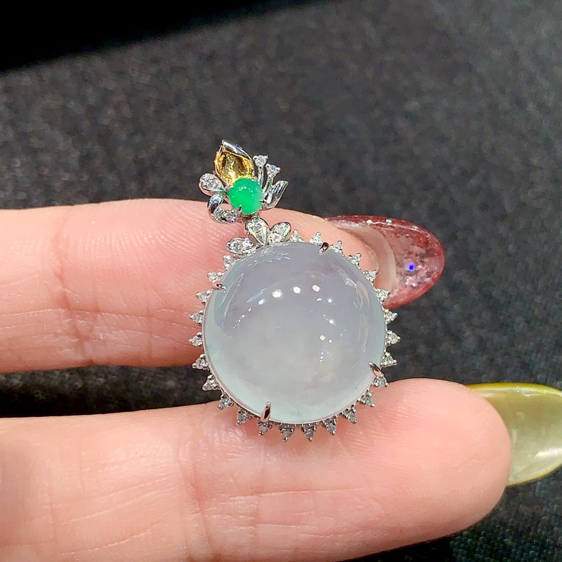 Jade pendant (chain not included) - 2