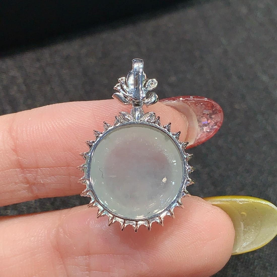 Jade pendant (chain not included) - 3