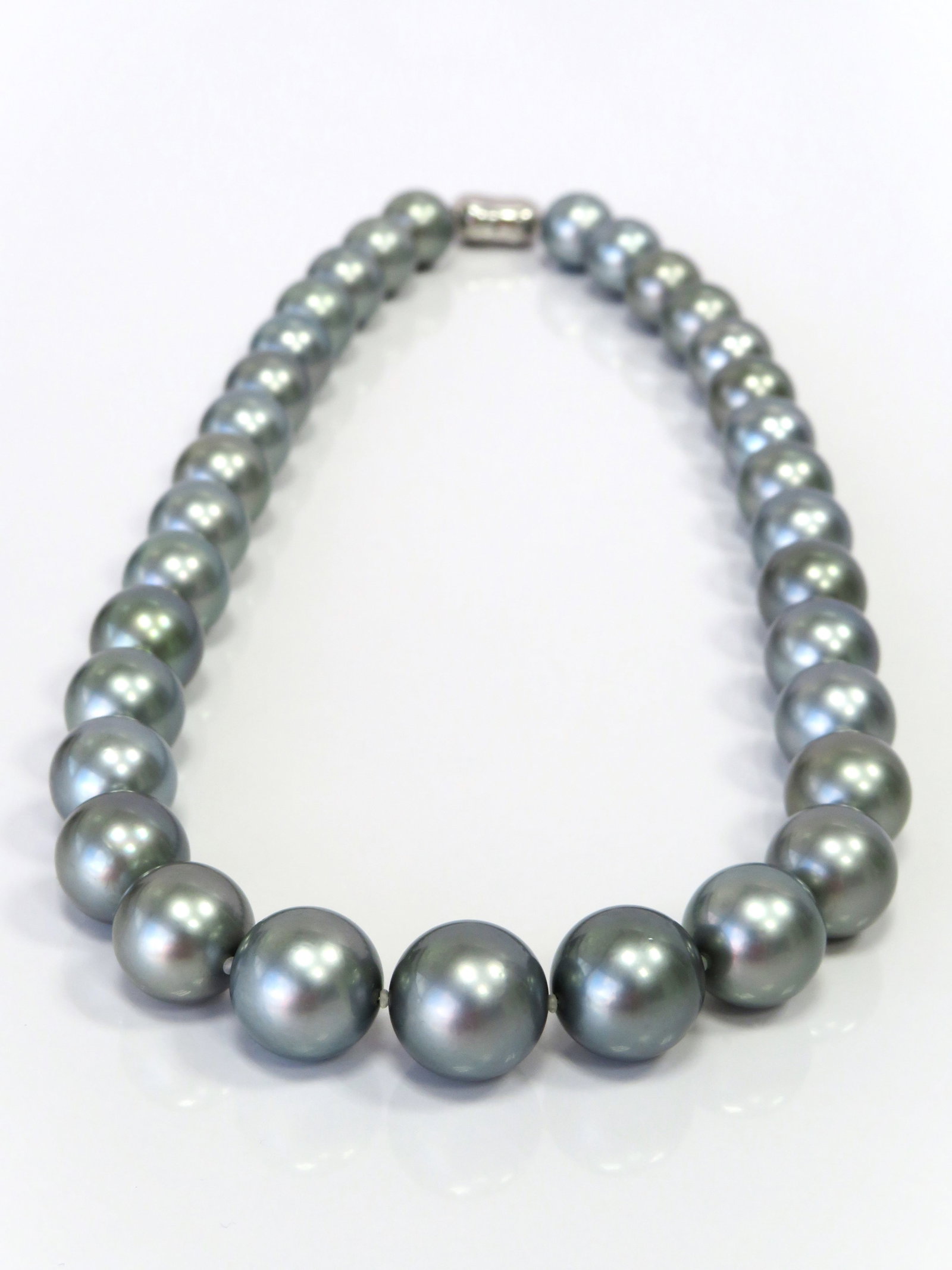 12-15mm Round Blue-Gray Tahitian Pearl Necklace: Title: 12-15mm Round Blue-Gray Tahitian Pearl Necklace Description:AAA-Grade High luster Medium-Light Blue-Gray Round, smooth no-spots/blemishes, 33 pearl pieces, 18 inches long hand-knotted with 925