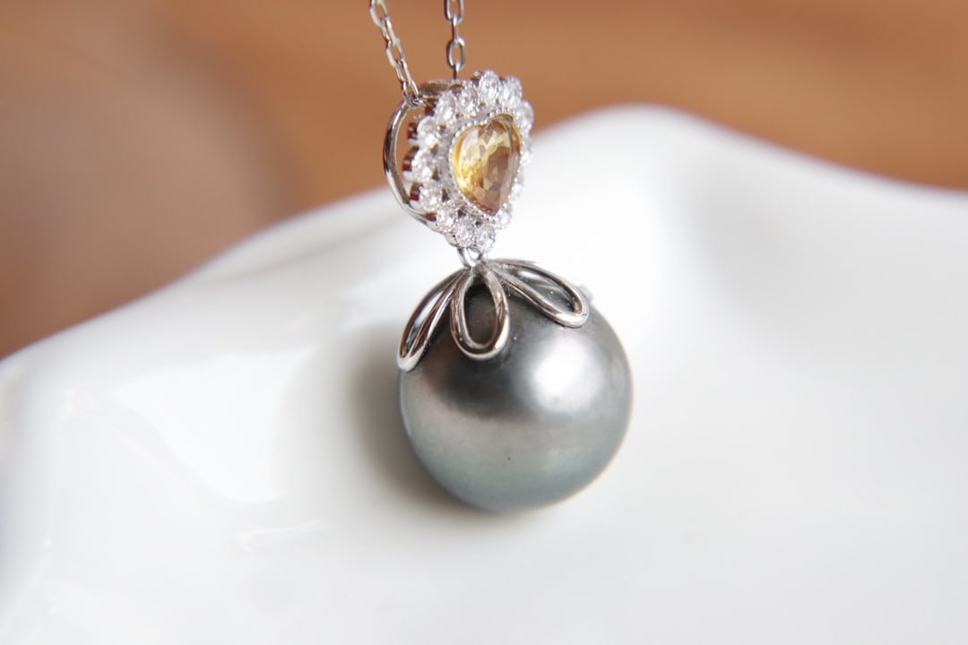 18K Gold Tahitian Pearl Pendant (chain not included) - 2