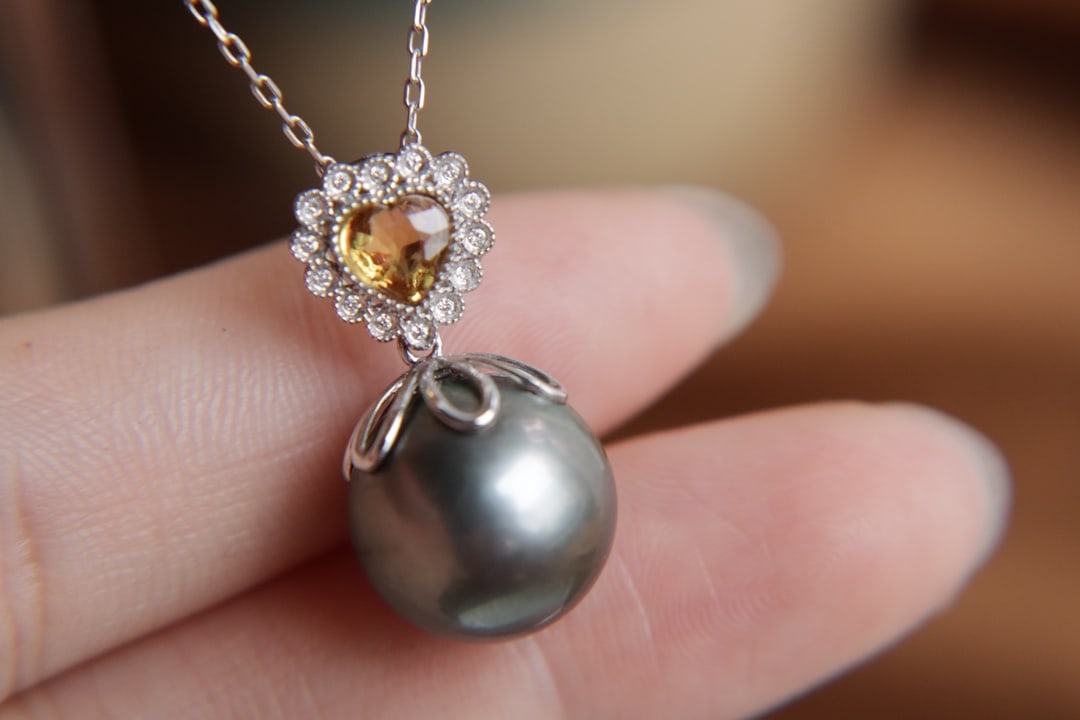 18K Gold Tahitian Pearl Pendant (chain not included) - 5