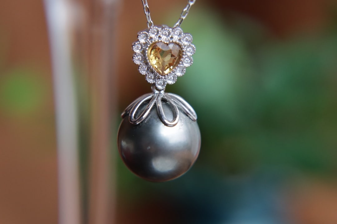 18K Gold Tahitian Pearl Pendant (chain not included) - 6