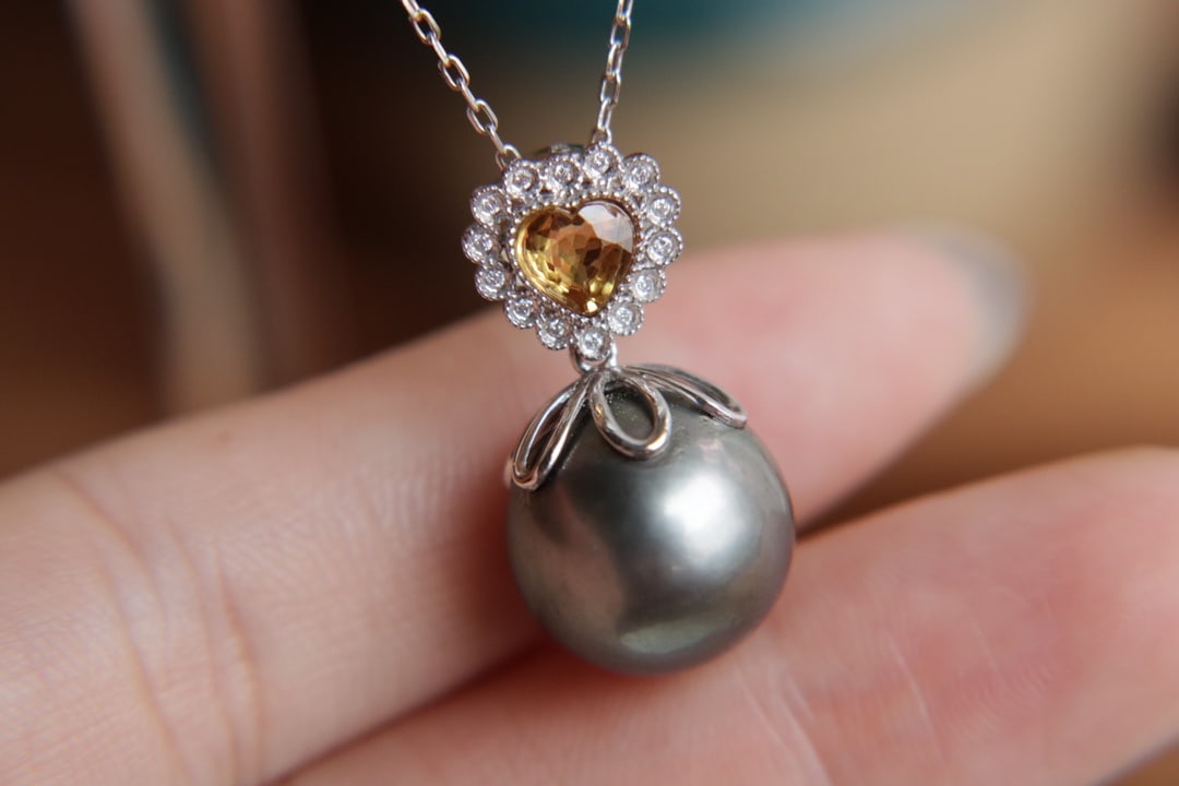 18K Gold Tahitian Pearl Pendant (chain not included) - 7