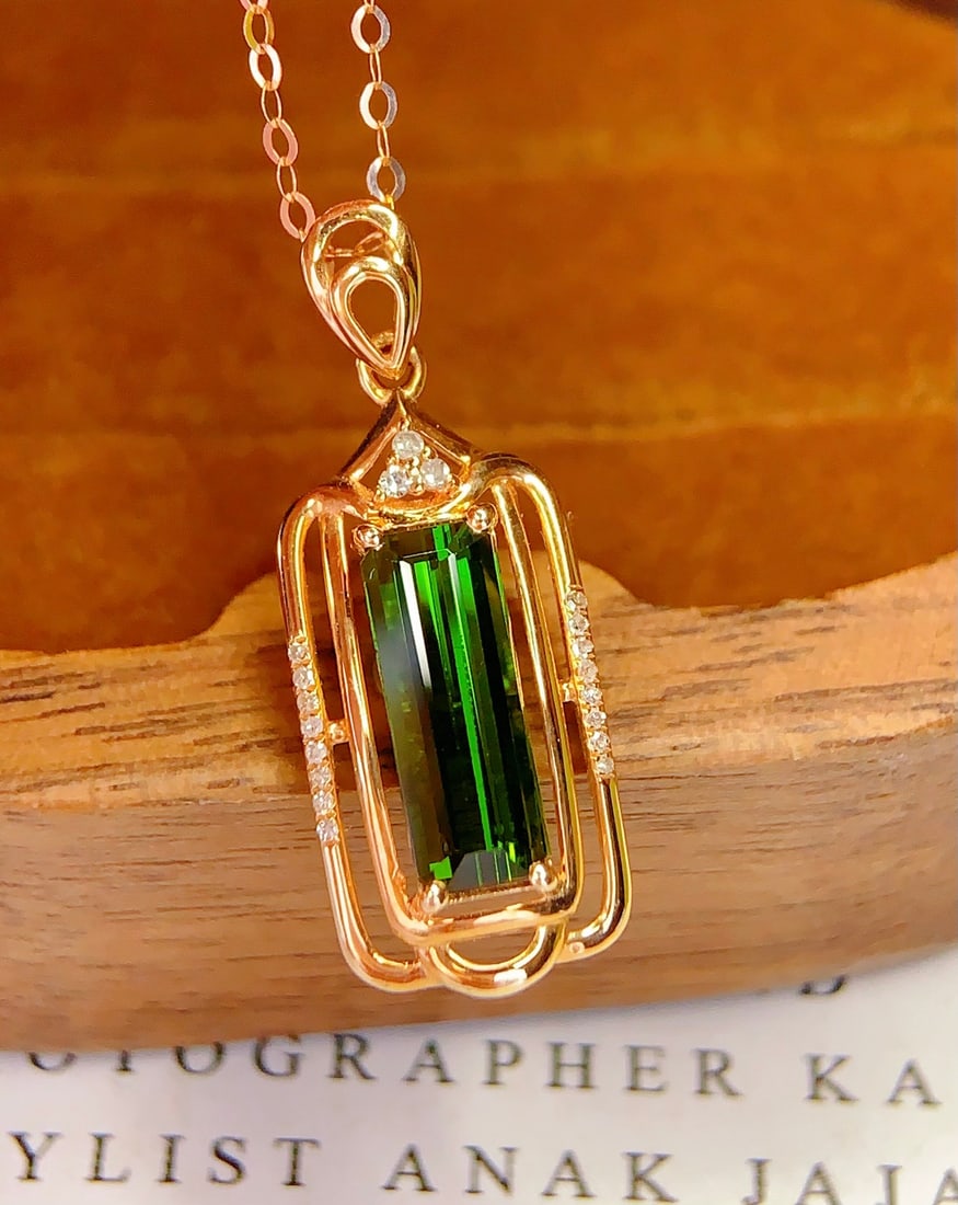 18K gold emerald pendant (chain not included) - 2