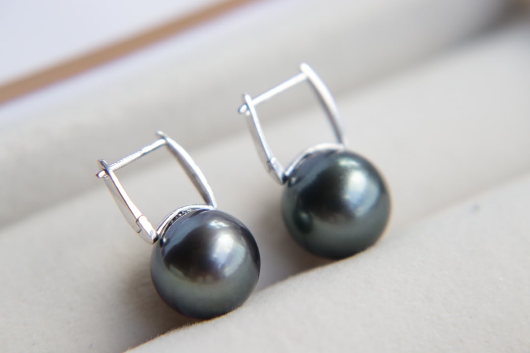 18K Gold Tahitian Sea Pearl Earrings - 2