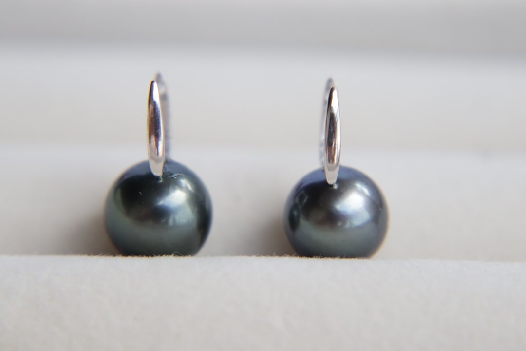 18K Gold Tahitian Sea Pearl Earrings - 3