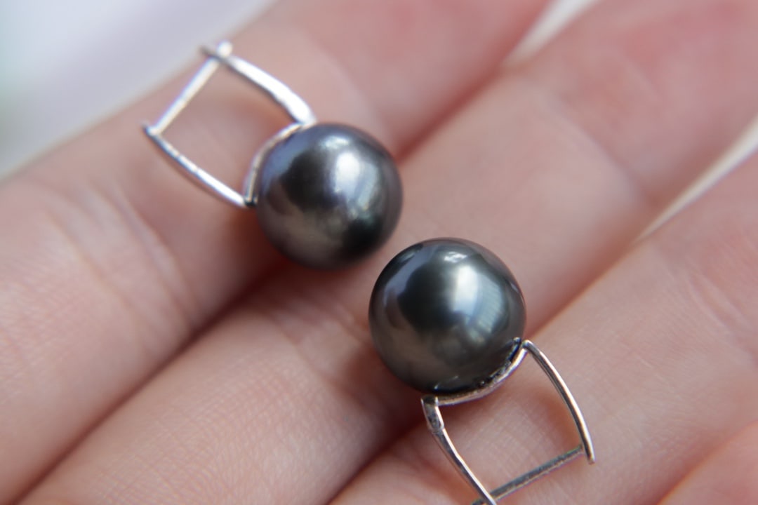 18K Gold Tahitian Sea Pearl Earrings - 4