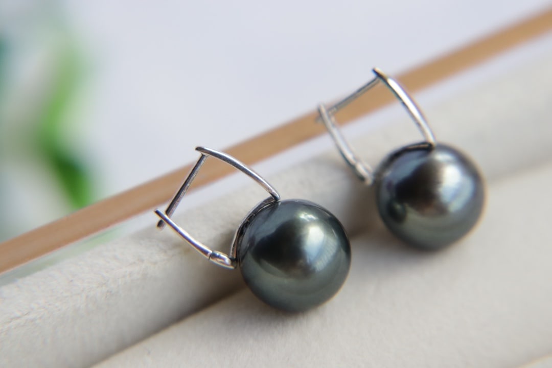 18K Gold Tahitian Sea Pearl Earrings - 5