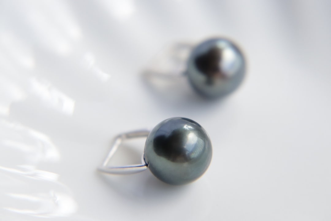18K Gold Tahitian Sea Pearl Earrings - 7