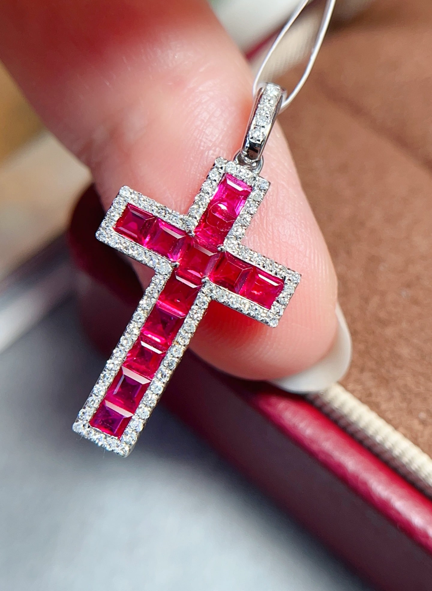 18K gold ruby pendant (chain not included) - 2