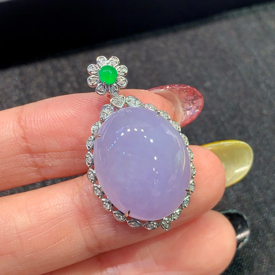 Jade pendant: Title: Jade pendant Description: This ice purple jade pendant perfectly showcases the elegance and charm of the wearer with its clear color and lively aura. Whether for daily wear or special