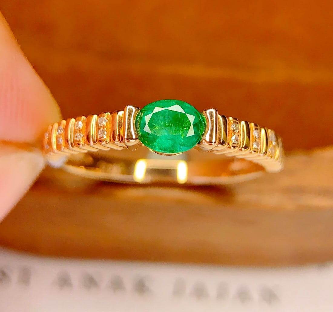 18K Gold Natural Emerald Ring - 4