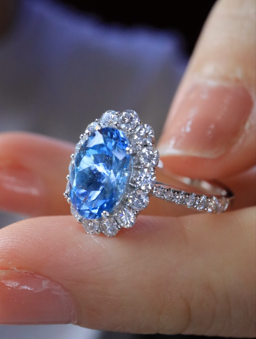 18K Gold Sea Blue Sapphire Ring - 4