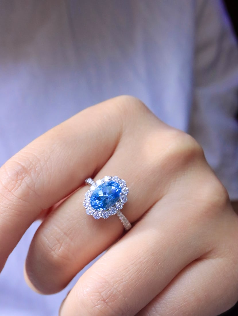 18K Gold Sea Blue Sapphire Ring - 5