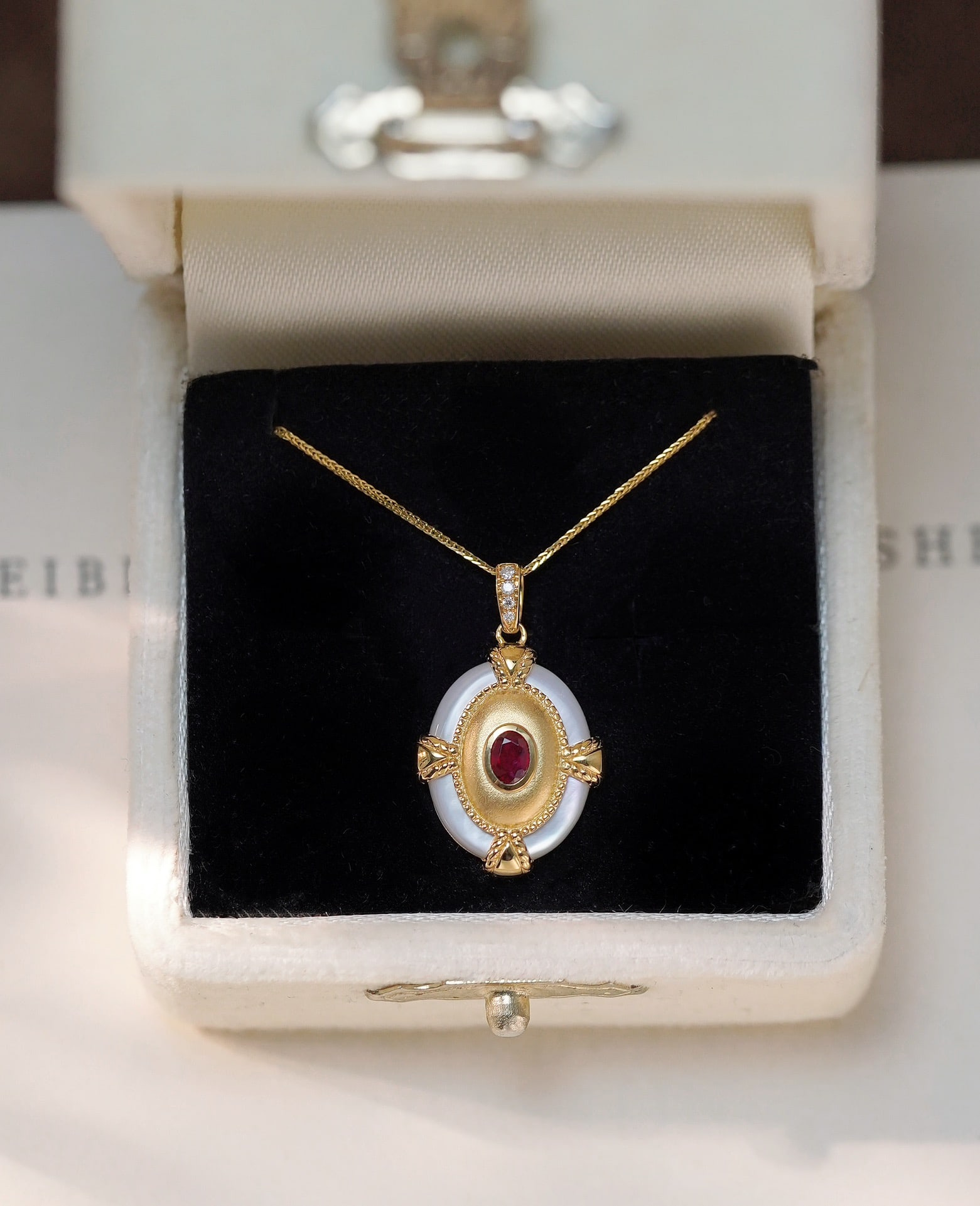 18K white gold blue sapphire single pendant (chain not included) - 4