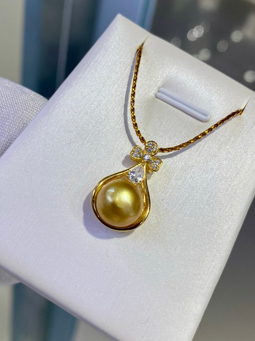 Gold Pearl Pendant (chain not included) - 4