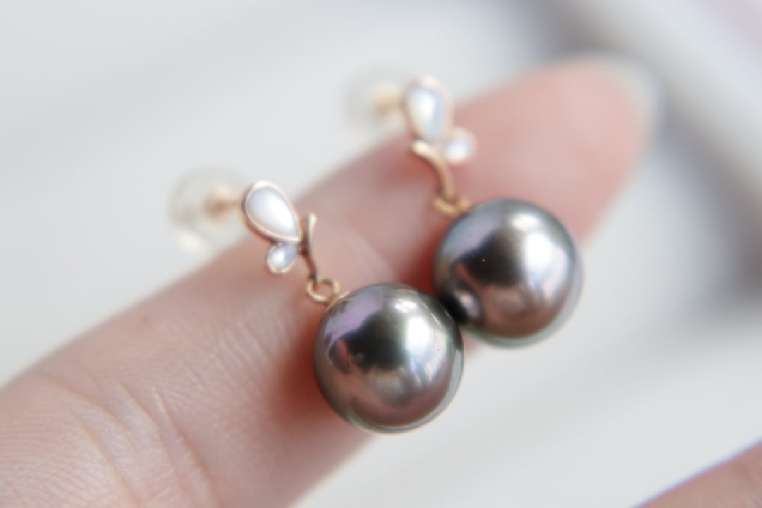 18K gold Tahitian pearl earrings - 10