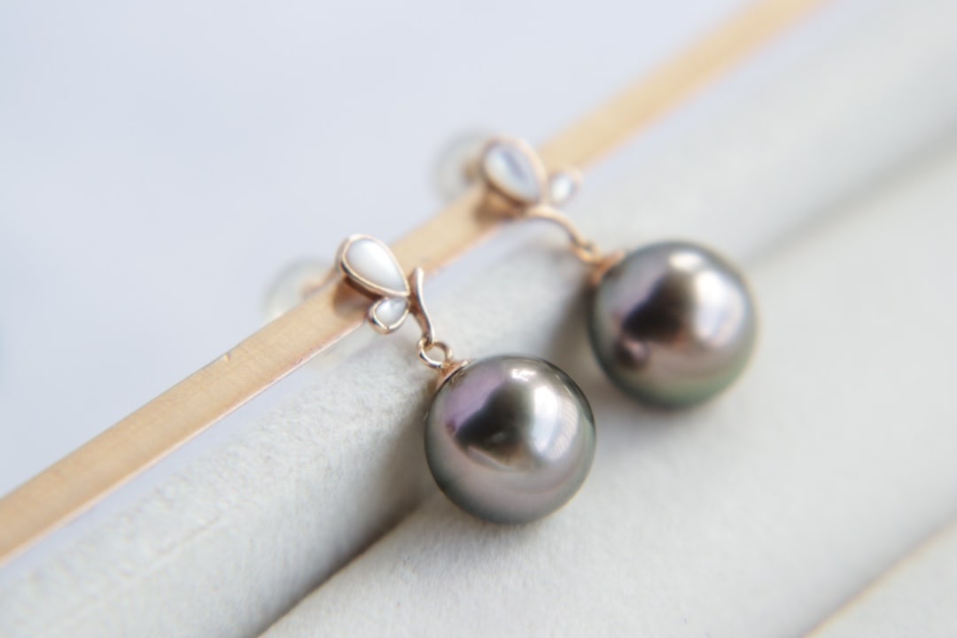 18K gold Tahitian pearl earrings - 2
