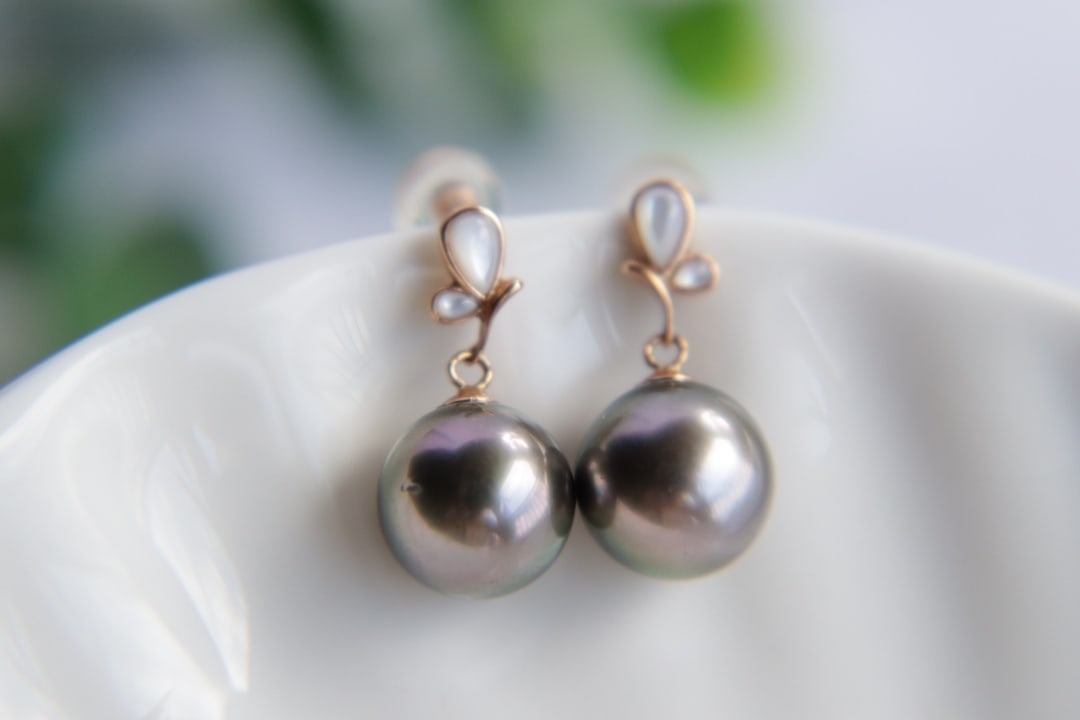 18K gold Tahitian pearl earrings - 4