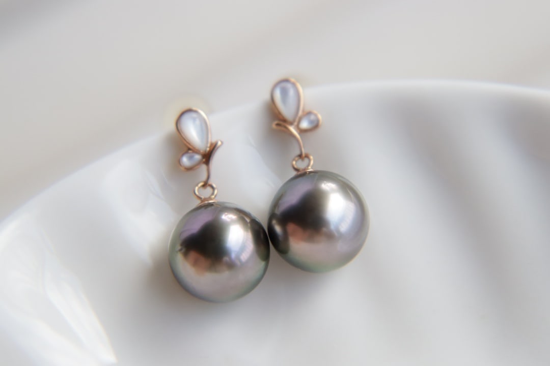 18K gold Tahitian pearl earrings - 5