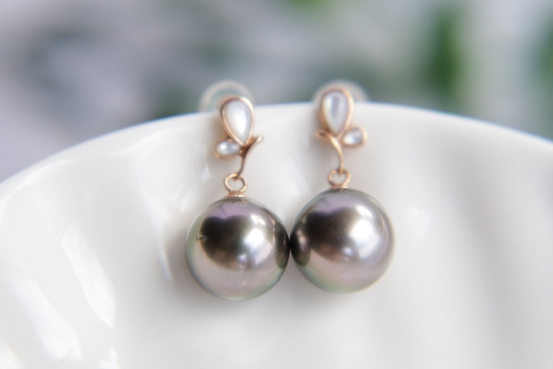 18K gold Tahitian pearl earrings - 8