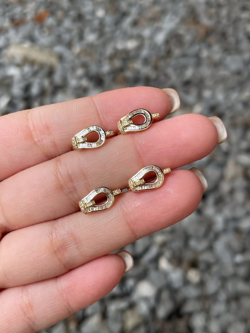 A pair of 18K gold diamond earrings. - 2