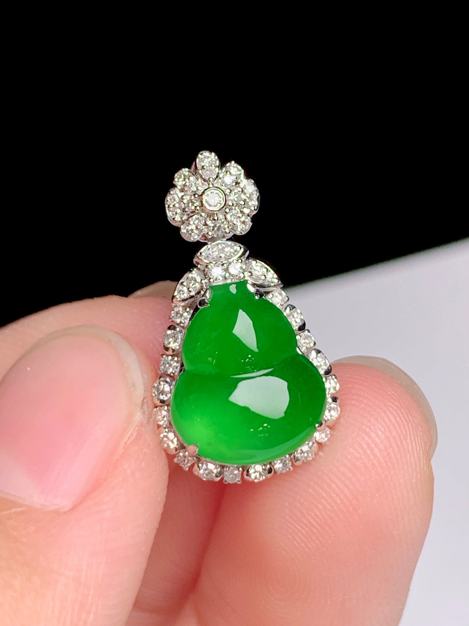 18K Gold Jade Gourd Pendant - 3