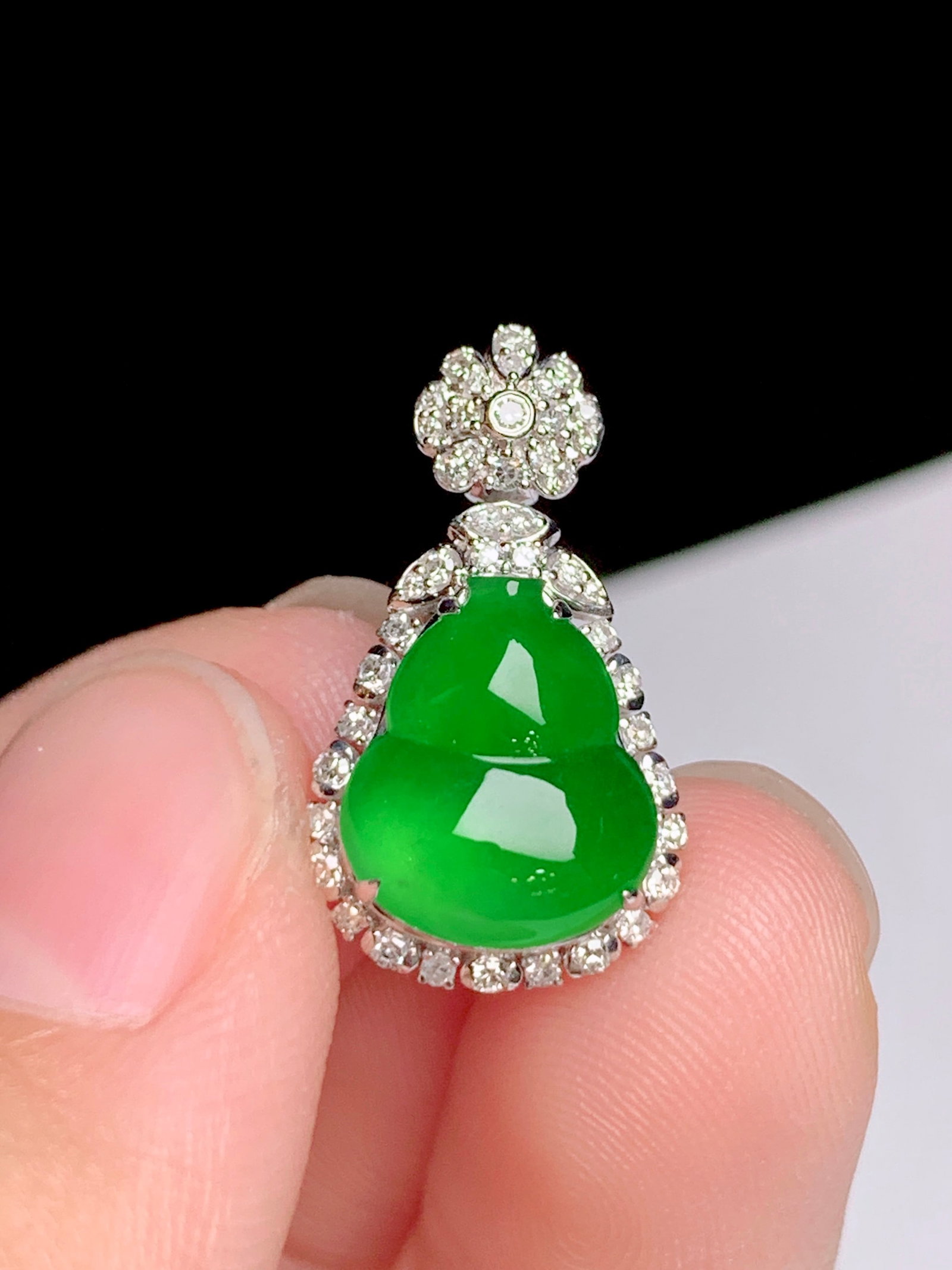 18K Gold Jade Gourd Pendant - 4
