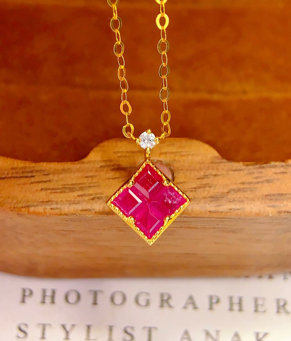 18K Gold Ruby Collarbone Necklace - 4