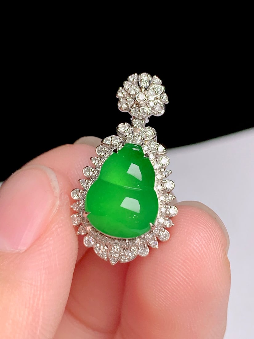 18K Gold Jade Gourd Pendant - 4