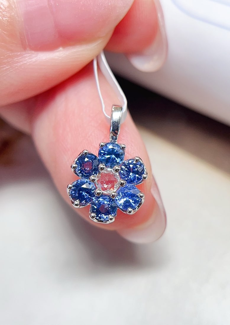18K gold sapphire pendant (chain not included) - 2