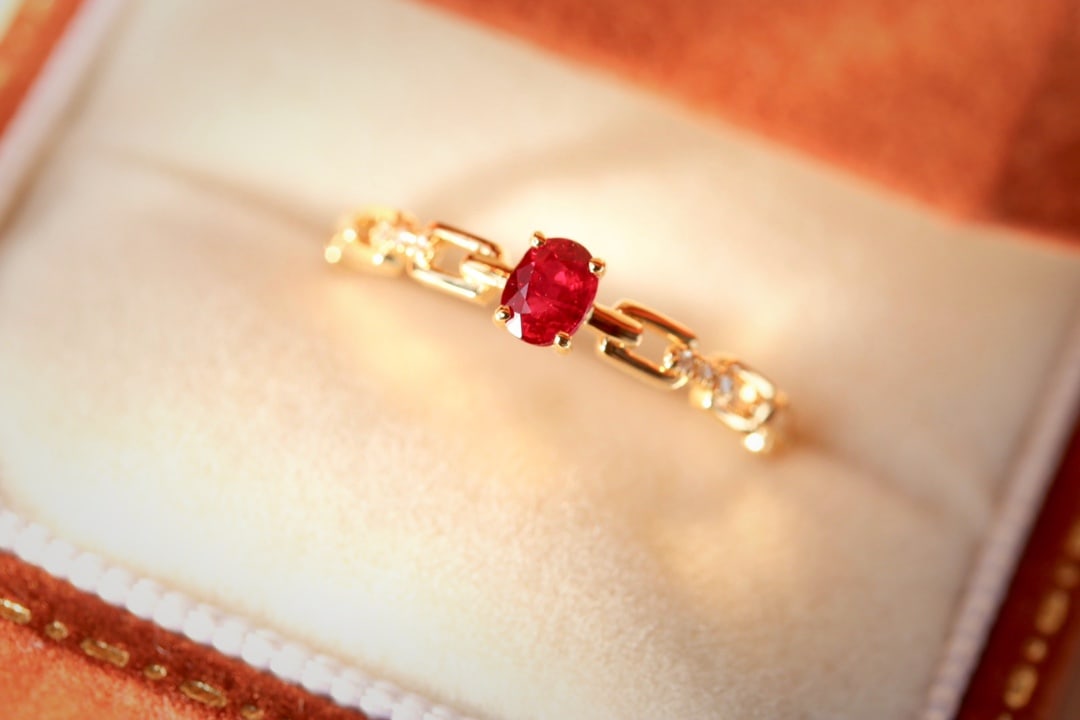 18K gold pigeon blood ruby diamond ring - 4
