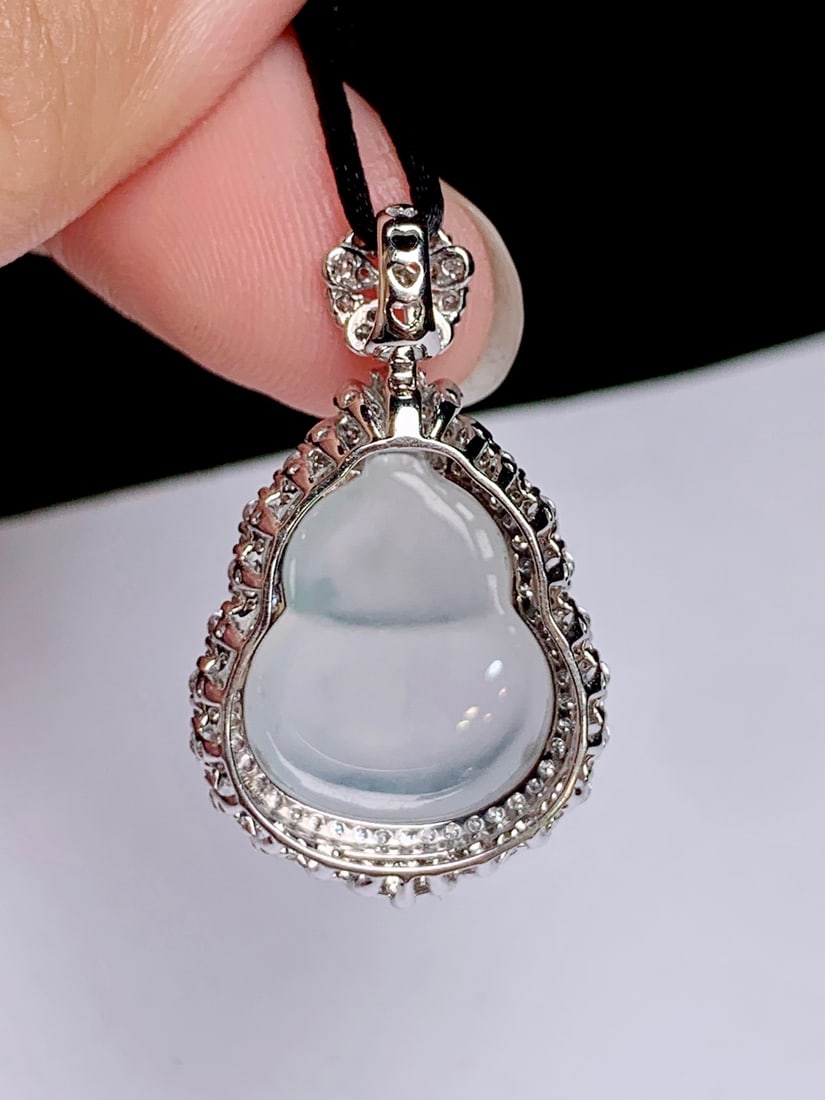 18K gold jade pendant - 2
