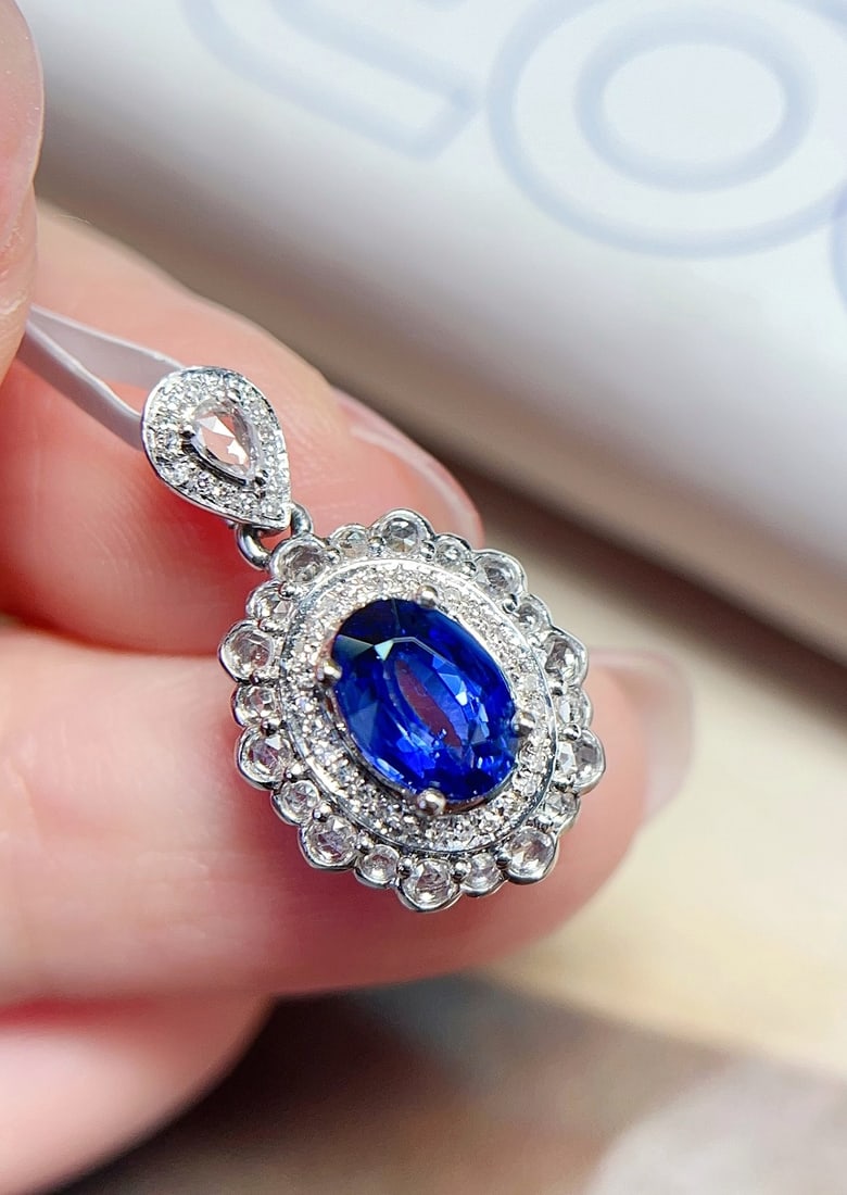 18K gold sapphire pendant (chain not included) - 2