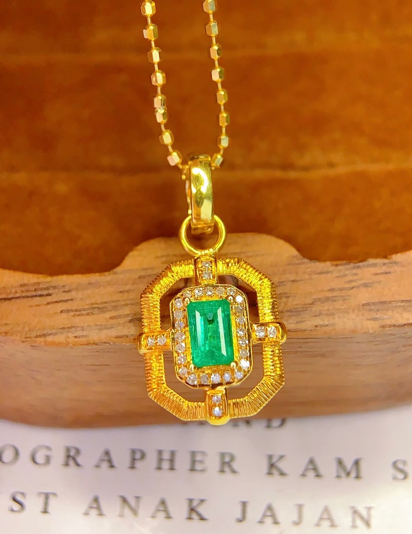 18K gold emerald pendant (chain not included) - 3