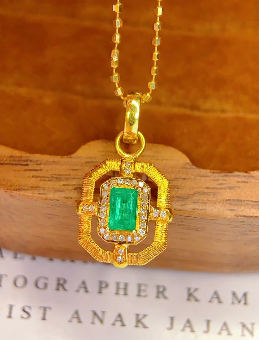 18K gold emerald pendant (chain not included) - 5