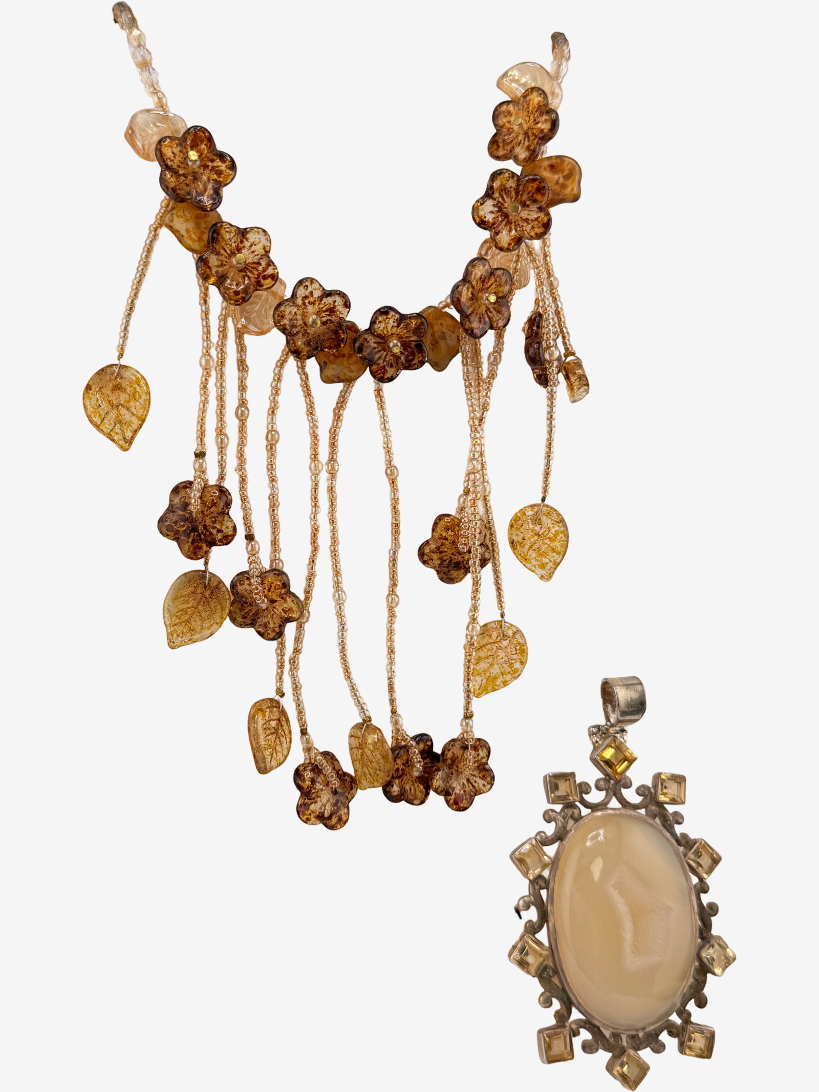Artisan Crafted Beaded Necklace and Sterling Silver 925 Pendant (41.19g inc.stone) with Agate: This lot features an elegantly crafted artisan necklace and a complementing sterling silver pendant. The necklace is composed of numerous small, translucent seed beads creating multiple draped