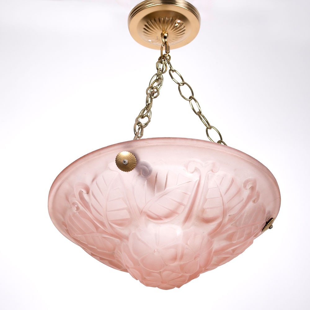 FRENCH Art-Deco Chandelier Degue David Guéron pink: Made in France in the late 1920's early 1930's, this chandelier is a Degue, hand sanded and etched after being molded. Degué was the brainchild of the enigmatic David Guéron (1892 – 19
