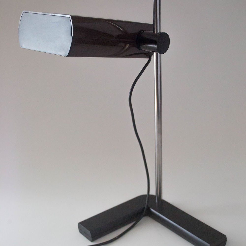 1970's FRENCH DESIGN - Talopp Vintage Office Desk Lamp brown tabaco: Designed by Jean-René Talopp in the early 1970's for the MANADE office accessories collection. Composed of eleven products, it was distributed by office furniture manufacturers, a network of whol