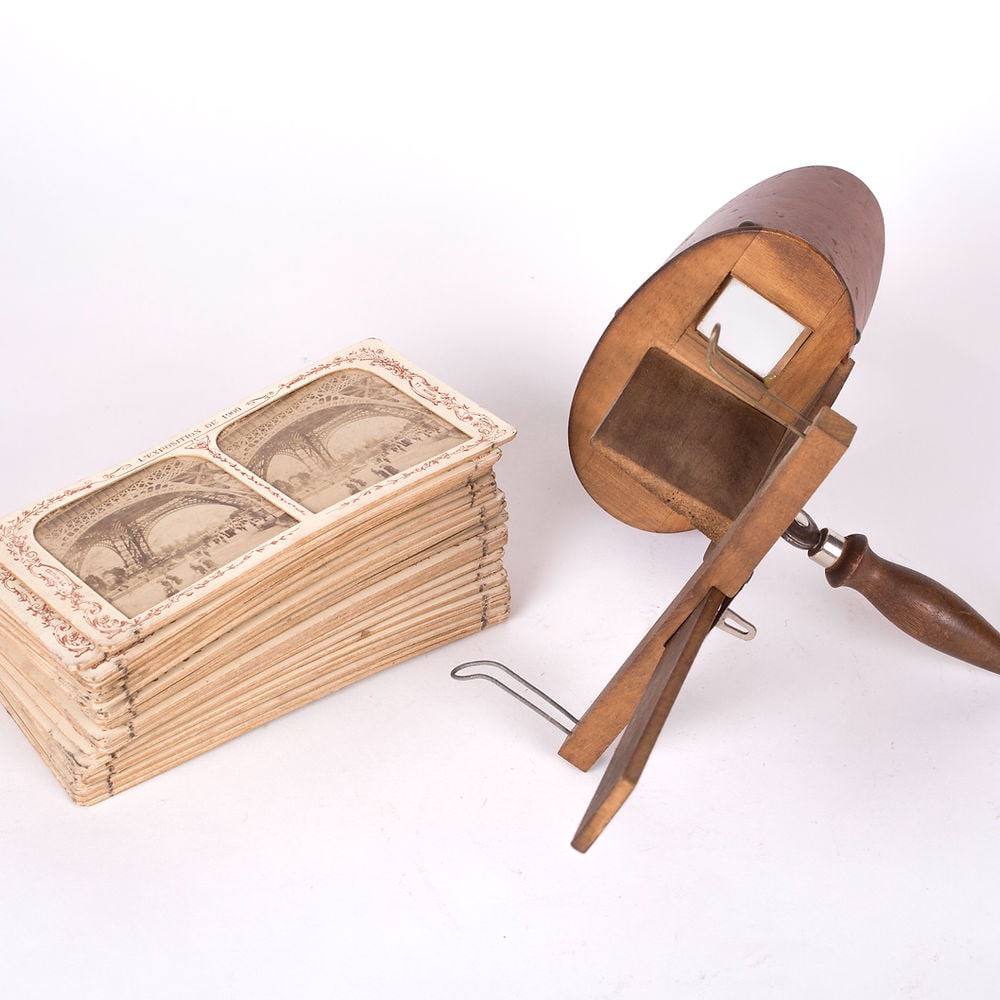 Antique French stereoscopic viewer 19th. with 30 views (1 of 7)