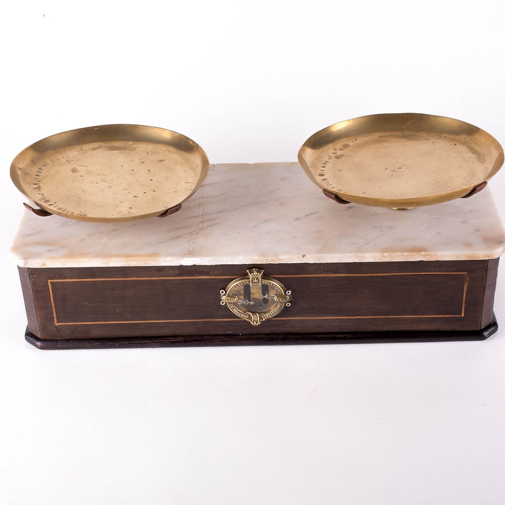 Antique French balance maison Beranger la Mulatiere 19th.: French scales of this type were used in stores for weighing produce. Joseph Béranger (1802-1870) was a balance maker in Lyons, France, who, in 1847, introduced a balance mechanism that was simila