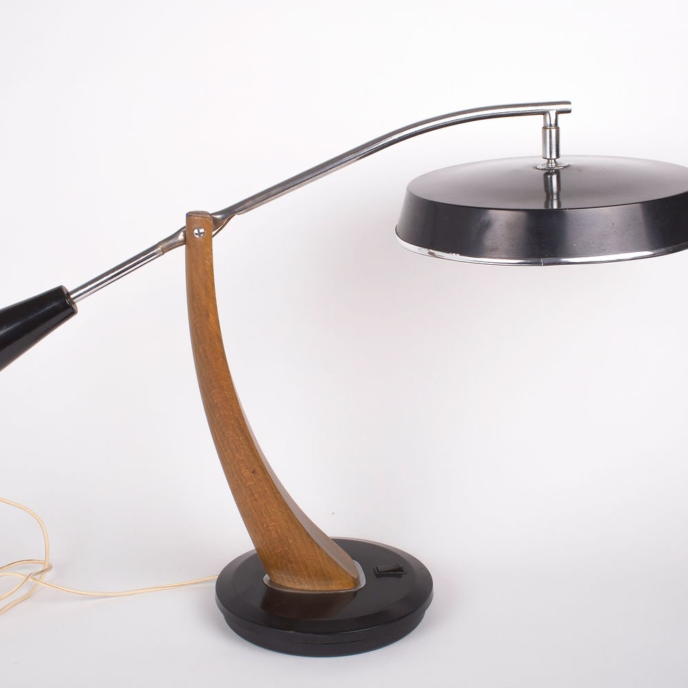SPANISH FASE MODERNIST DESK LAMP MID CENTURY president: Spanish modernist lamp made in the 1960's, by Fase a Spanish company , one of them was featured in Don Draper 's office in the show Madmen .This one is referred on line as " boomerang ".The luminaire 