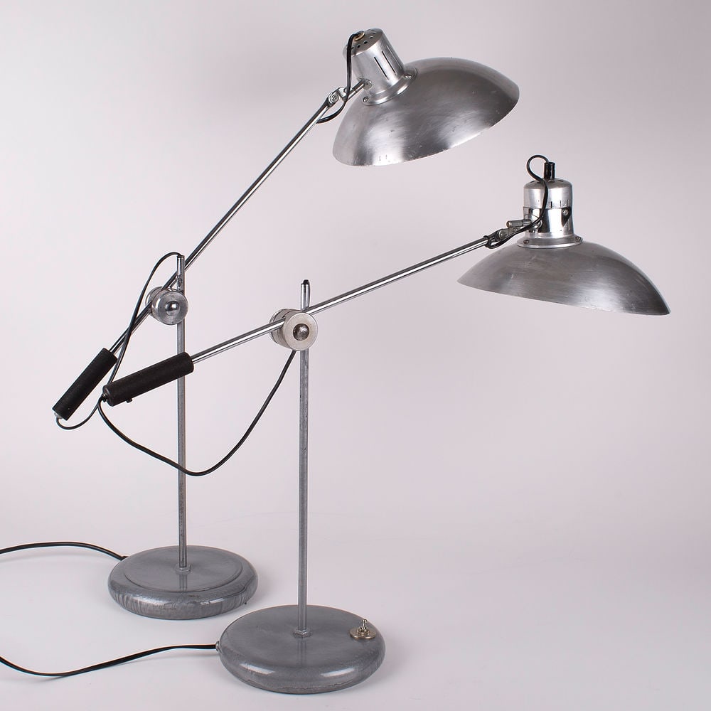 Pair French modernist mid century desk lamp André Lavigne Aluminor: The company Aluminor , founded in 1950 in Contes, specializes in the design, manufacture and marketing of interior lighting. The leader at the time, André Lavigne, was responsible for the creatio