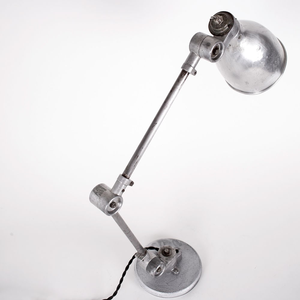 SANFIL FRENCH INDUSTRIAL MODERNIST TASK LAMP Original socket 1950: Sanfil ( meaning without wire in French ) was a competitor to the Jielde lamp , while not reaching the sophistication of a Jielde the Sanfil is built using the same steel arm and aluminum ball joint c