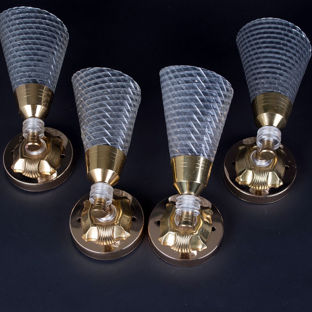 4 Sconces maison Lunel French mid century Arlus: Raymond Lunel started Edition lunel in 1950 , the use of brass mixed with classical form is congruent with his production .Working in close collaboration with the like of Guariche and Mathieu his trad