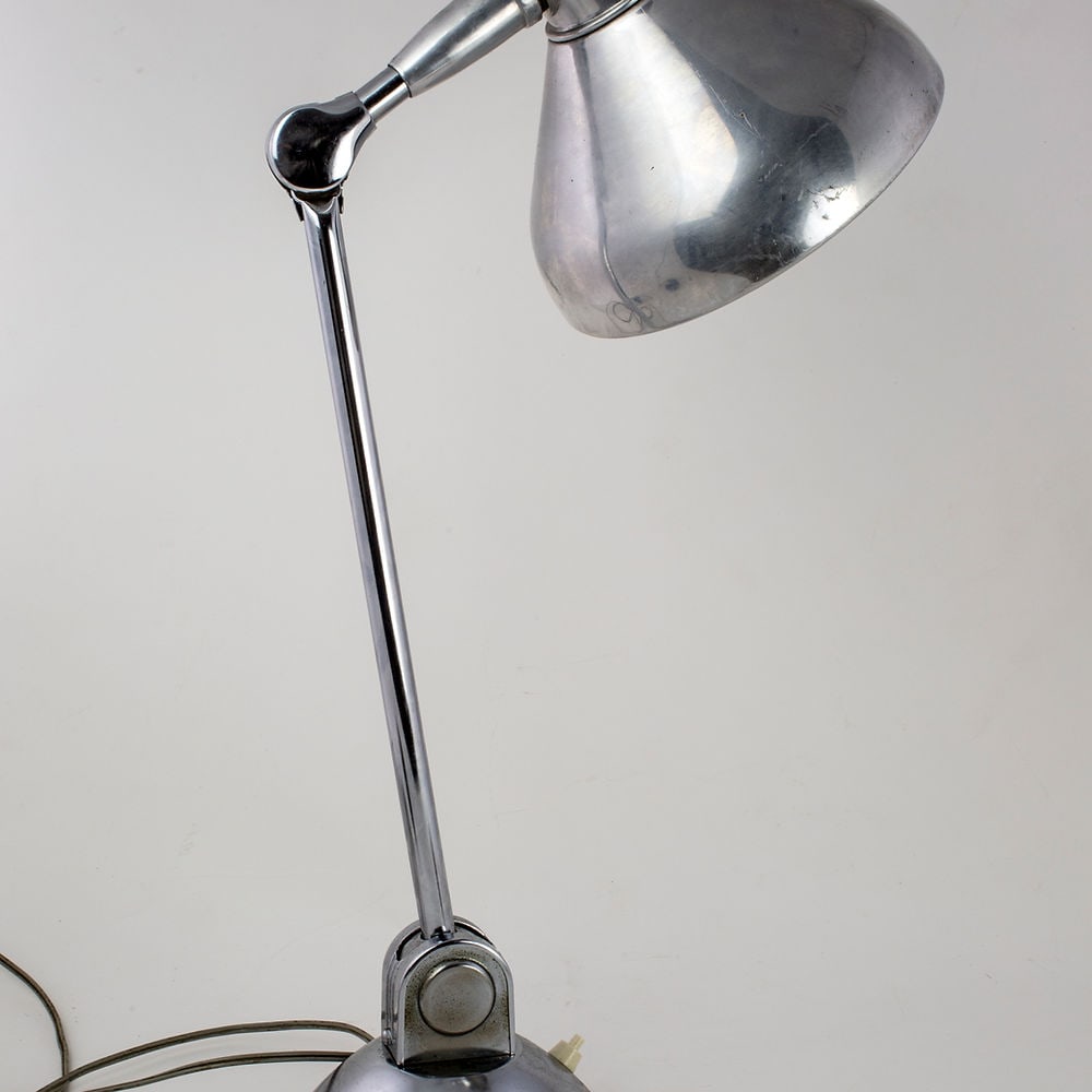 JUMO MODERNIST task lamp, Mid-Century: Jumo lights for industrial offices were widely use in France from the 1940's until the 1970's. There are more than 45 models, all of them display an interesting modernist approach with some touch of c