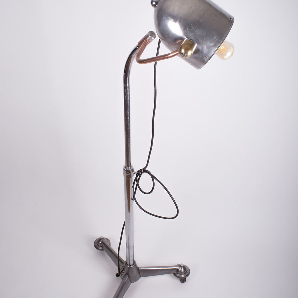 Vintage Dentist's Medical Floor Standing Lamp Original Hanau: In 1904, the Original Hanau laboratories (in Hanau near Frankfurt, Germany) developed the first quartz lamp whose UV light output was of almost genuine sun quality. Hanau has since been working on opt